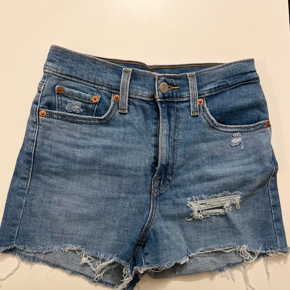 Levi’s Distressed Jean Shorts - Picture 2 of 4